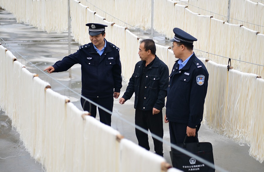 （WAQEY，图片新闻）走访企业  护航(36952258)-20241129152710