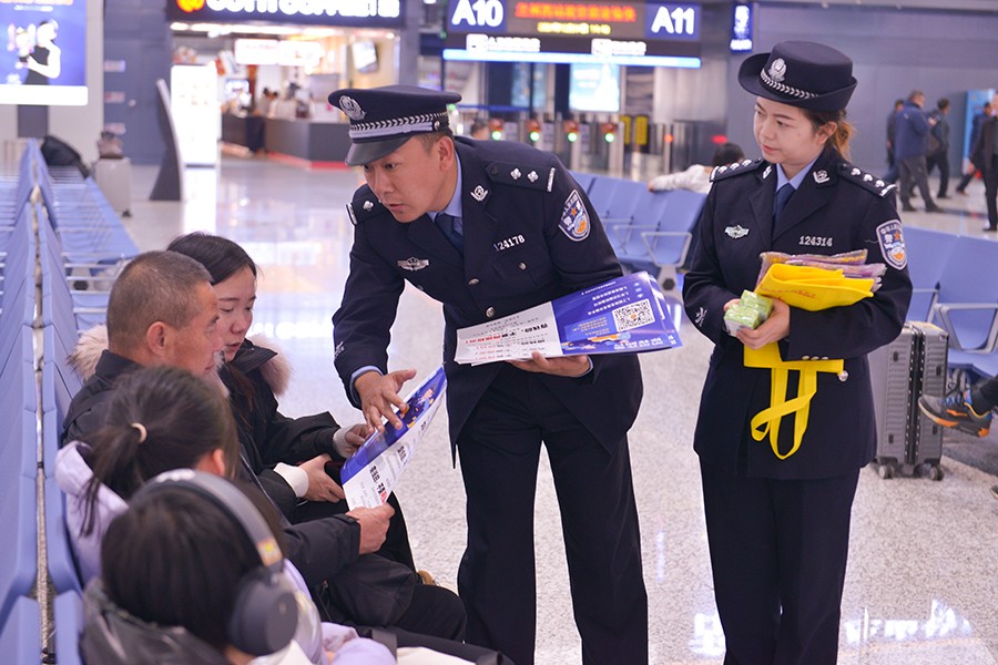 （AqEY，图片新闻）兰州铁路公安开展国(37081811)-20241205110541