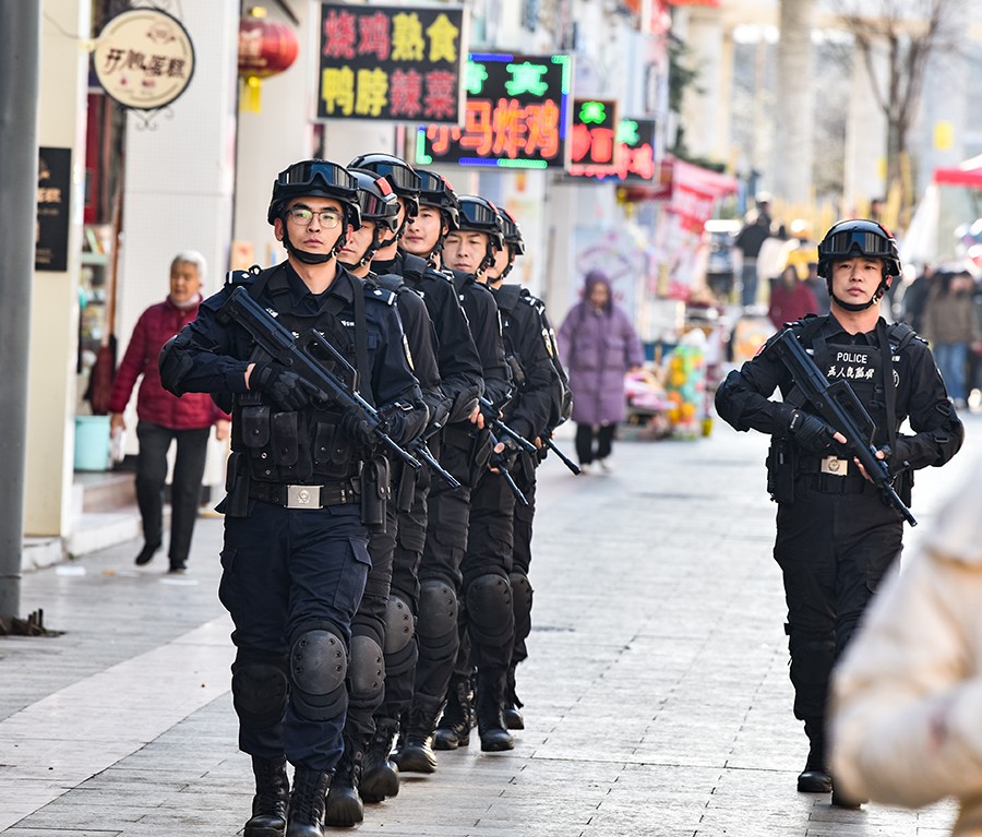 (wAEqＹ配图）延伸平安触角 守护百姓(37103940)-20241205175514