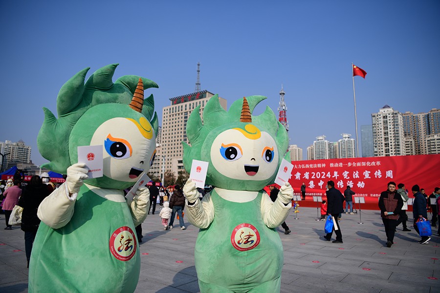 （QEY宪法宣传周　配图４）大力弘扬宪法(37119274)-20241206160733
