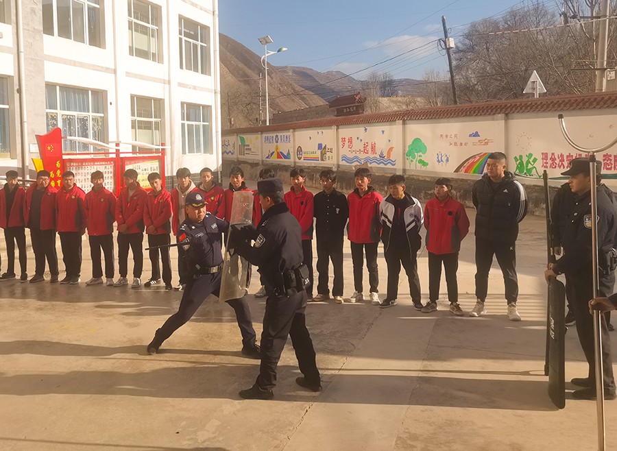 （wAqEY，图片新闻）岷县公安防暴知识(37076847)-20241208111518