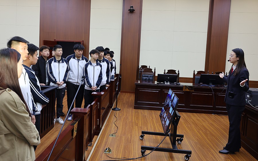 （WQＹE配图）让宪法之光照亮每一个角落(37136567)-20241208214550