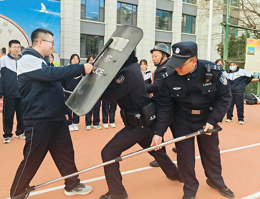 WAEYq图片新闻：筑牢筑实校园安全屏障(37147041)-20241209143833