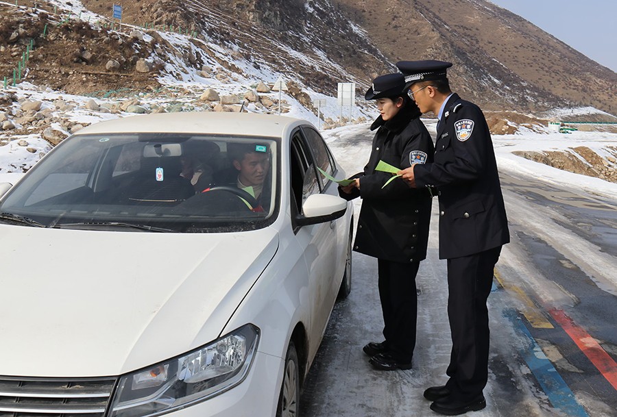 （qEY图片新闻）开展交通安全宣传   (37151443)-20241209151251