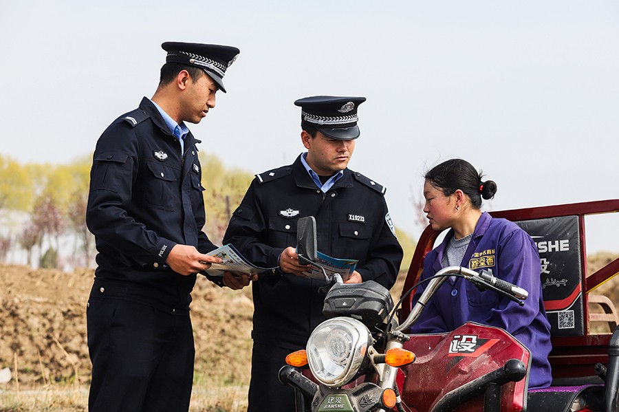 （WAQEＹ配图）化解纠纷四到位  警调(37073832)-20241210120401