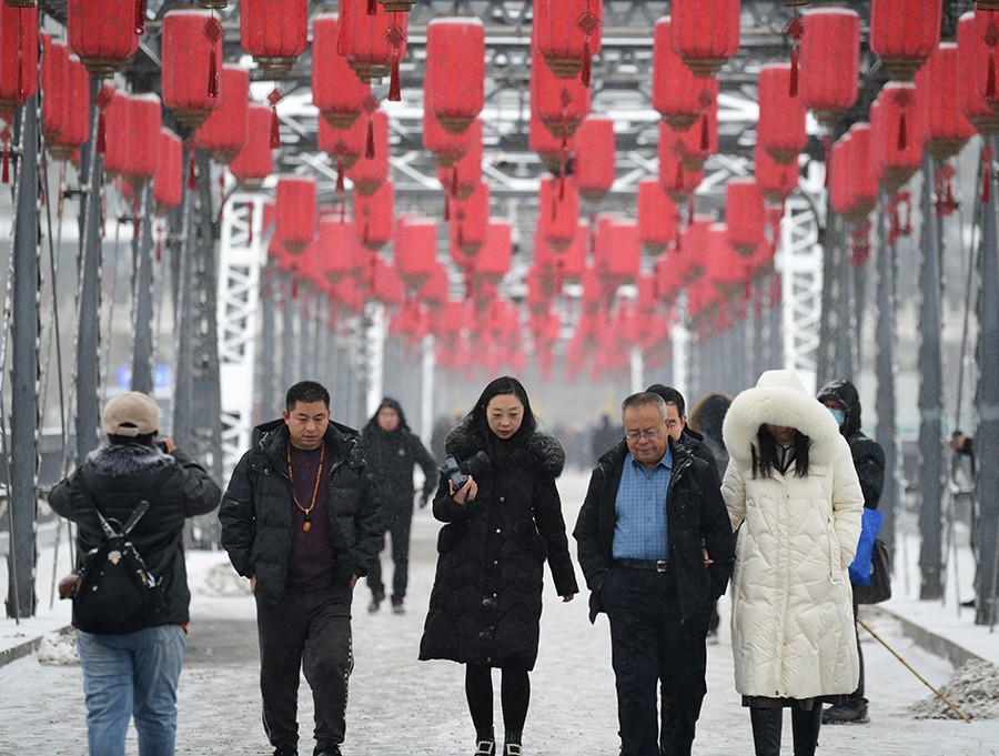 (wAqEＹ图片新闻)踏雪赏景格外美(37222726)-20241211095431