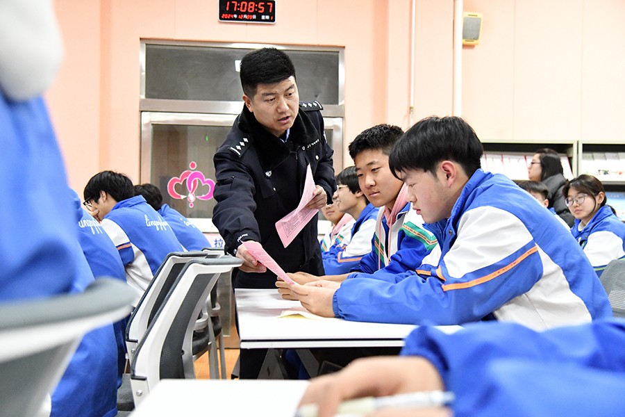 （WAqEＹ图片新闻）网络安全宣传进校园(37228751)-20241211153954