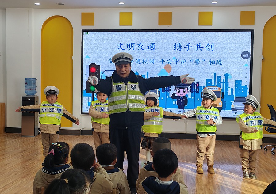 （WAqEY，图片新闻）文明交通  携手(37228664)-20241211154434