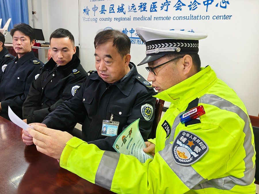 （WAqEＹ图片新闻）榆中交警开展救护车(37237205)-20241212100322