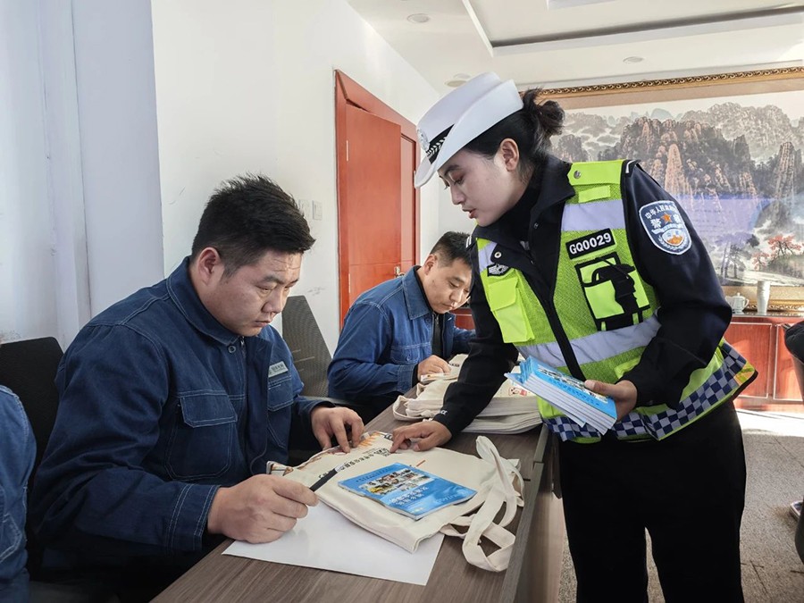 （WAQEＹ图片新闻）“警电”携手筑安全(37342298)-20241217152029
