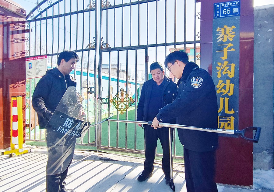 （WAQEＹ配图）用心用情守护师生安全(37403402)-20241219152728