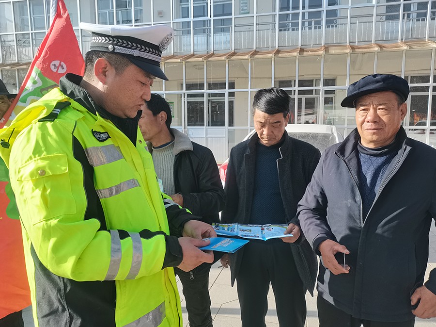 （WAQEY图片新闻）交通安全宣传进农村(37420132)-20241219160107