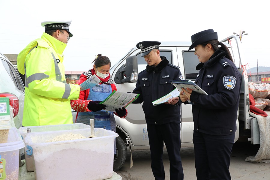 (WAQEＹ图片新闻)禁毒宣传走进农贸市(37438789)-20241219163006