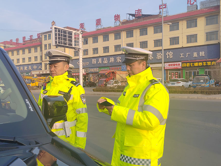 （WAQYE   图片新闻，）临洮交警开(37519787)-20241223101708