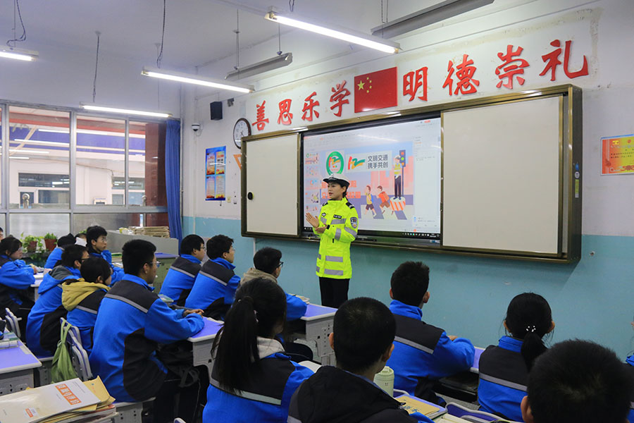 (AQYE图片新闻)交通安全宣传进校园(37507301)-20241223100603