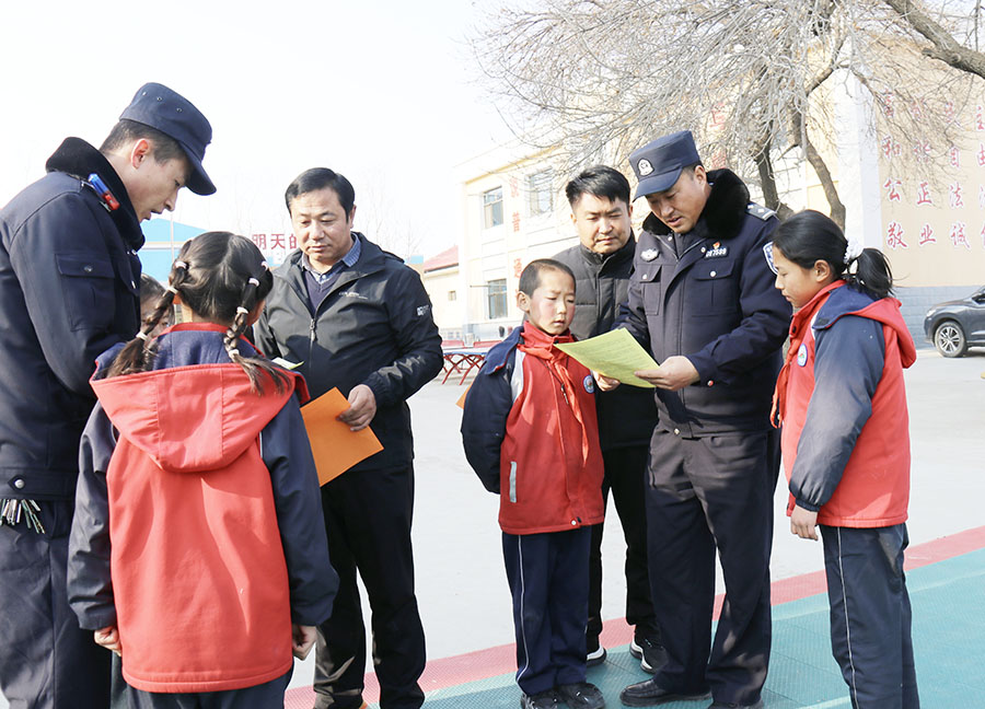 （WAqEＹ图片新闻）法治安全进校园(37480832)-20241223104134