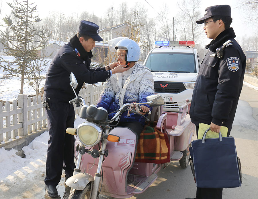 （WAQＹE图片新闻）一带一盔  安全常(37508423)-20241223113224