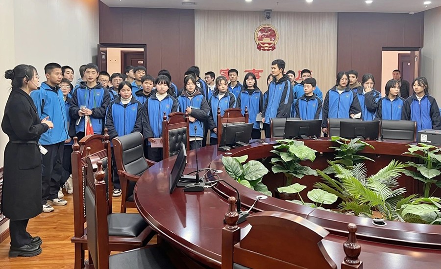 (Q YE，配图)坚守维护公平正义最后一(37573922)-20241224223046