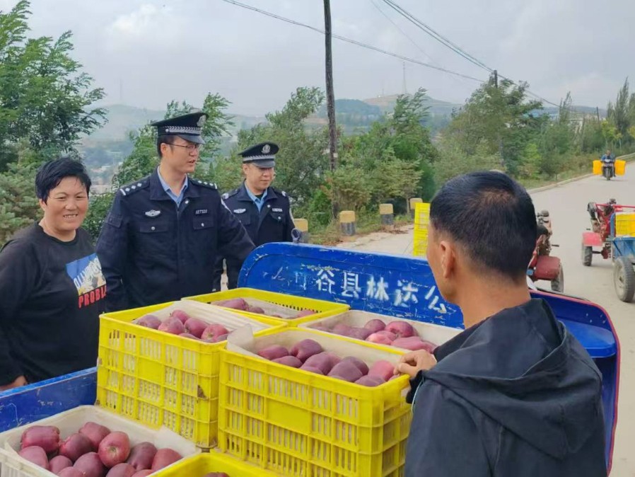 （QYE配图，果园警务）警务围着民意转 (37674405)-20241230151631
