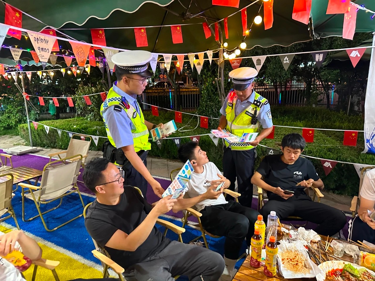 （QYE   配图，夜间警务1）警务围着(37674444)-20241230151939