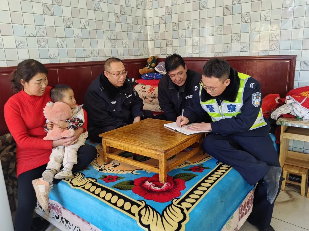 （QYE   配图，炕头警务）警务围着民(37674422)-20241230152318