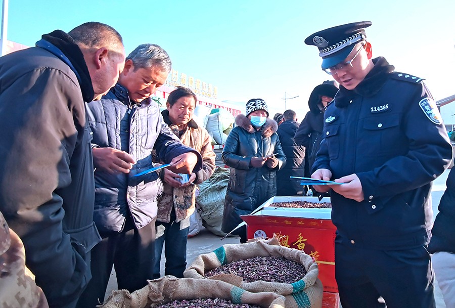 WAQEY图片新闻：禁毒宣传进市场(37785590)-20250105155958