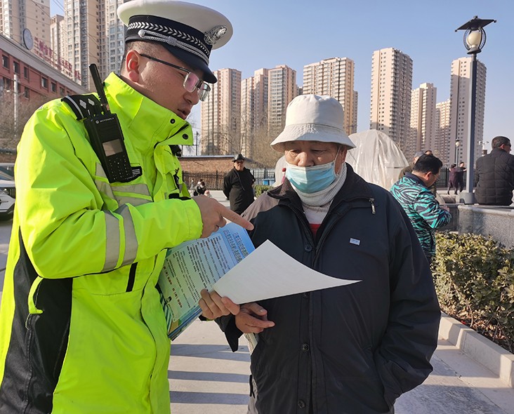 (qEY图片新闻)一老一小我们来守护(37805464)-20250106094322