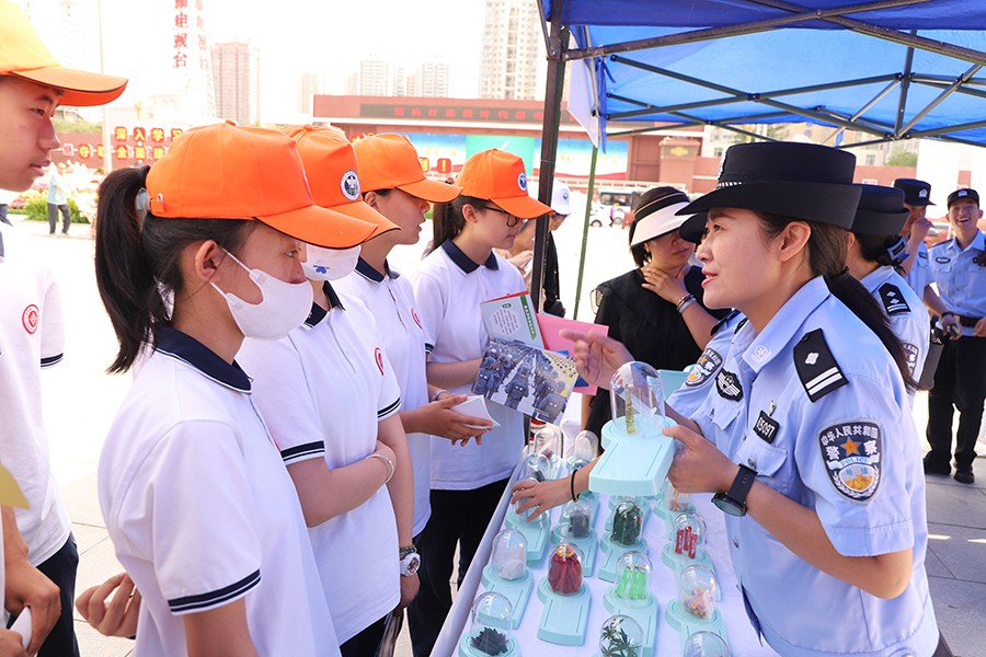 （qEＹ警察节特刊稿件　配图１）春风化雨(37929110)-20250110101032