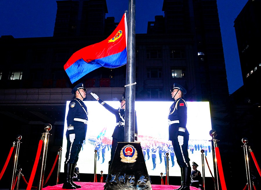 （WAqEY，配图1）兰州公安举行庆祝警(37947616)-20250110171342