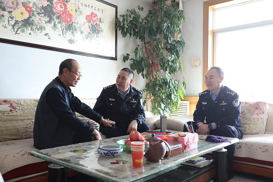 （WAqEY，图片新闻）共庆警察节 慰问(37947145)-20250110172029