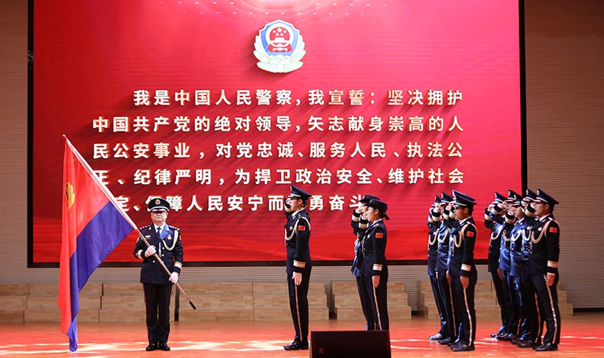 (wAqEＹ图片新闻)安定公安举行新老传(37985203)-20250114103130