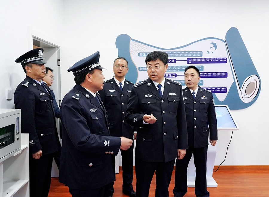 （QEY司法周刊702期配图）坚持政治引(38034700)-20250115114455