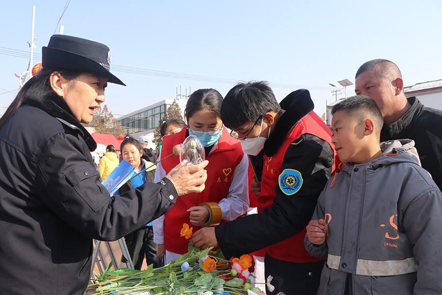 （AQEＹ图片新闻）临洮公安开展务工人员(38172073)-20250121091444