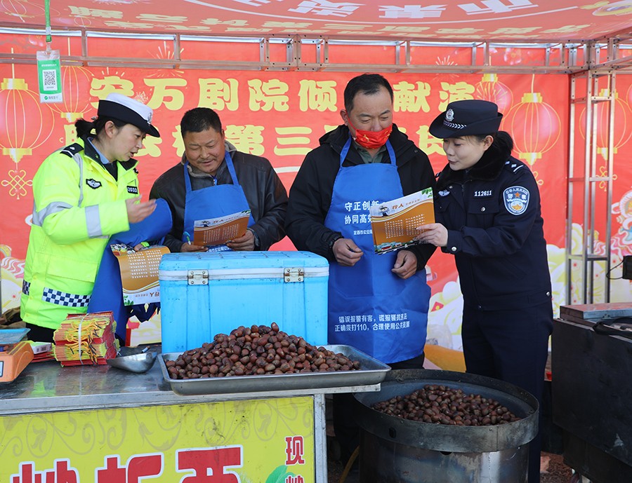 （WAQEＹ图片新闻）普法宣传赶大集(38258192)-20250121162327