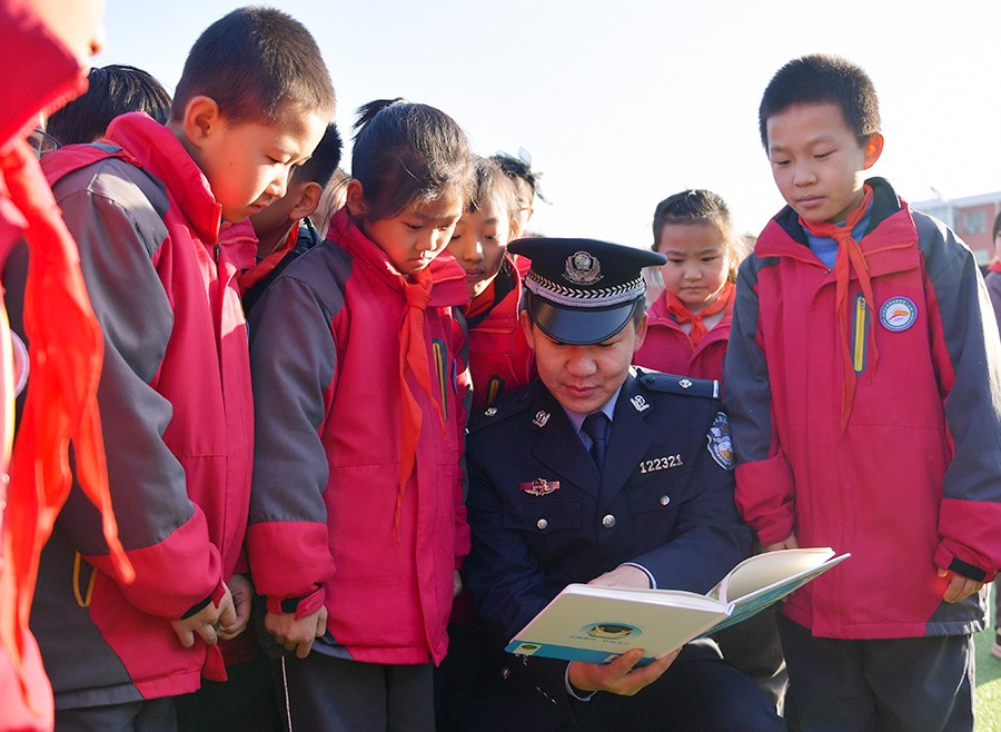 （WAQEＹ配图１）警民携手共筑平安铁路(38350390)-20250123153142