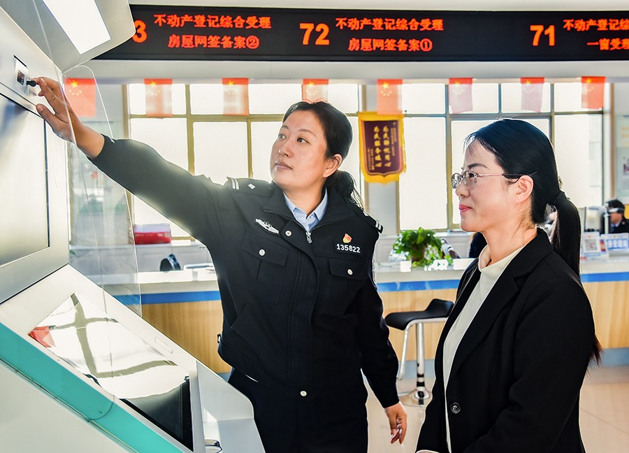 （qYE  配图）华亭公安：全力服务企业(38540477)-20250209212605