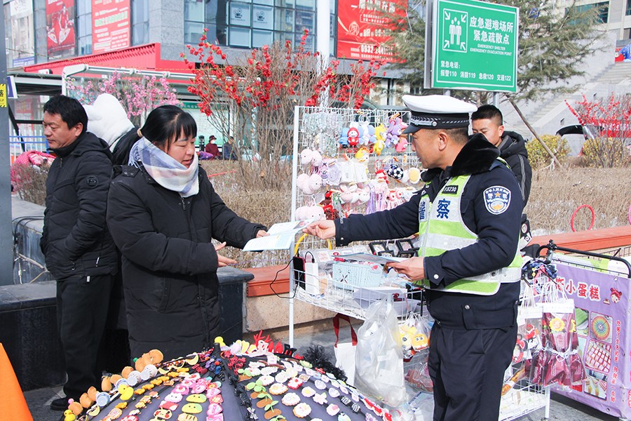 （WAqEＹ图片新闻）交通安全宣传进社区(38539346)-20250210112038