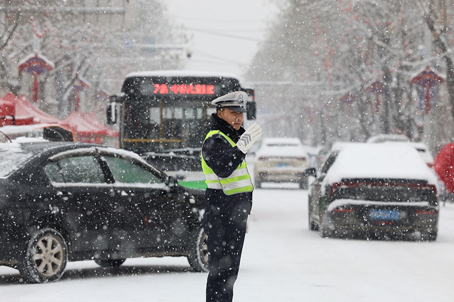 （wAQEY图片新闻）正宁公安：战风雪保(38582861)-20250212151703