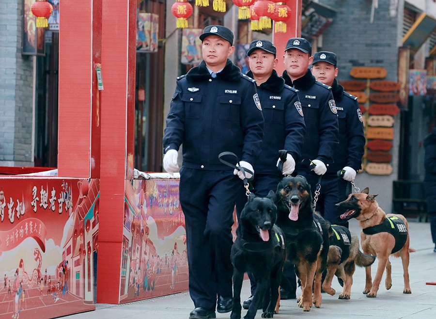 （AwEqY图片新闻）守护万家灯火(38603936)-20250212154051