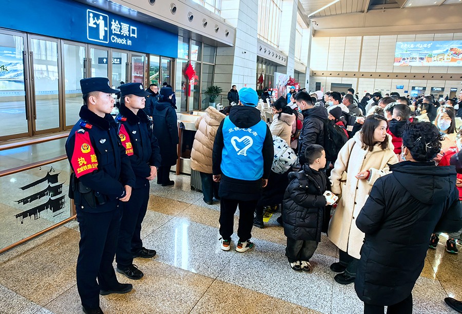 (WAqEＹ组图)平安返程 温暖同行1(38610358)-20250213104703