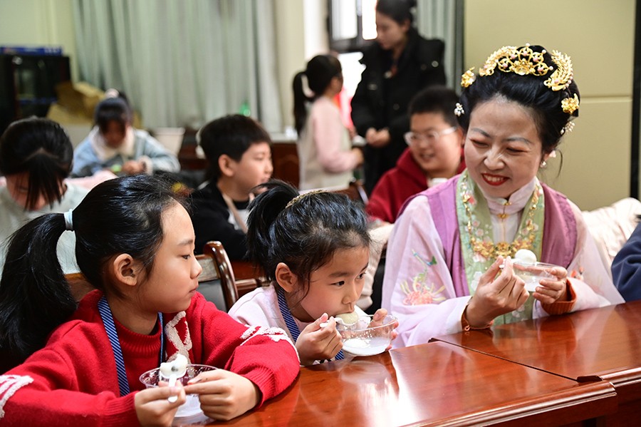 （WAqＹE   图片新闻）我们的节日元(38605162)-20250213111026