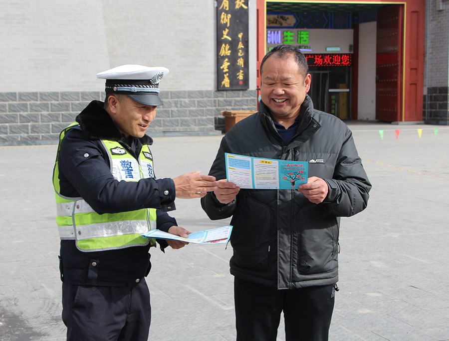 （wAqEＹ图片新闻）交通安全宣传进社区(38642088)-20250214113403