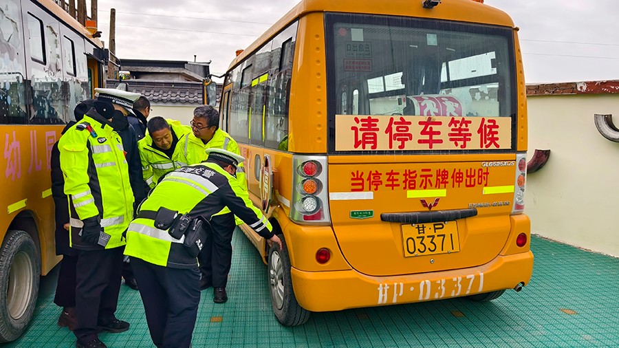 （WAQEＹ图片新闻）临潭交警开展校车“(38738004)-20250219150009
