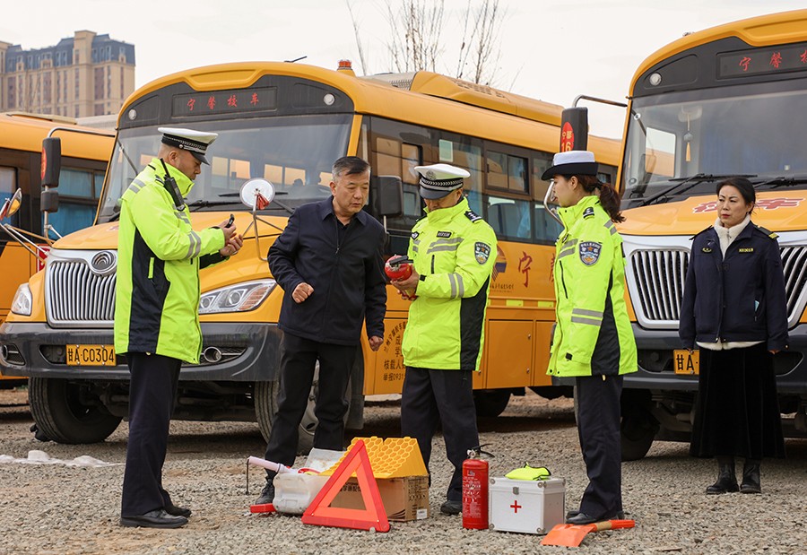 （QEＹ图片新闻）护航开学季(38736484)-20250219173650