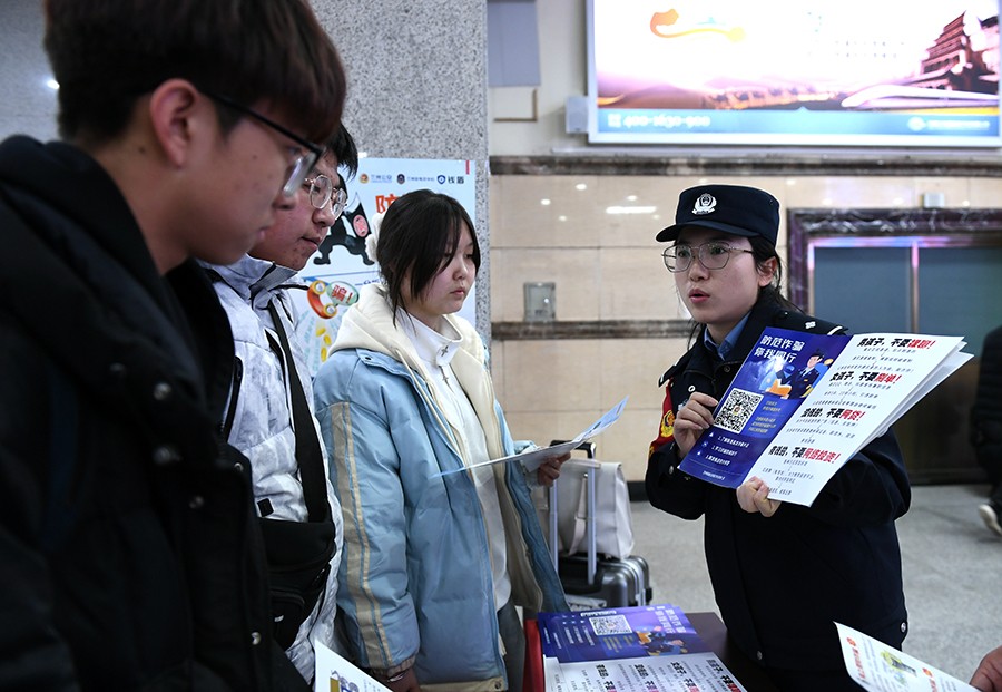 （AQEY配图）开学季，铁警送上安全“大(38795065)-20250221143438