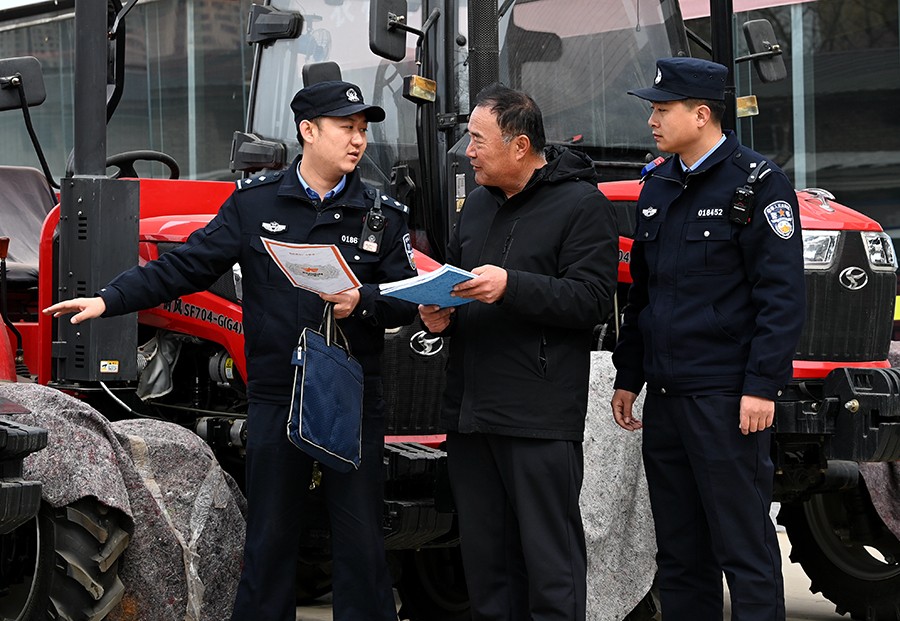 （AWQYE 配图2 ）“春耕警务”暖民(38794509)-20250221165341