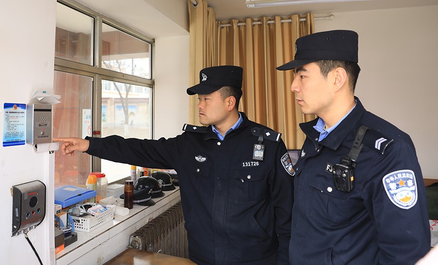 （AQEY图片新闻）护航新学季(38820075)-20250224143550