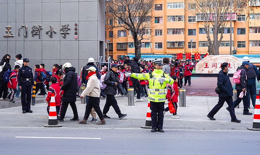 （WAQEY图片新闻）兰州公安启动“护学(38863631)-20250225175120