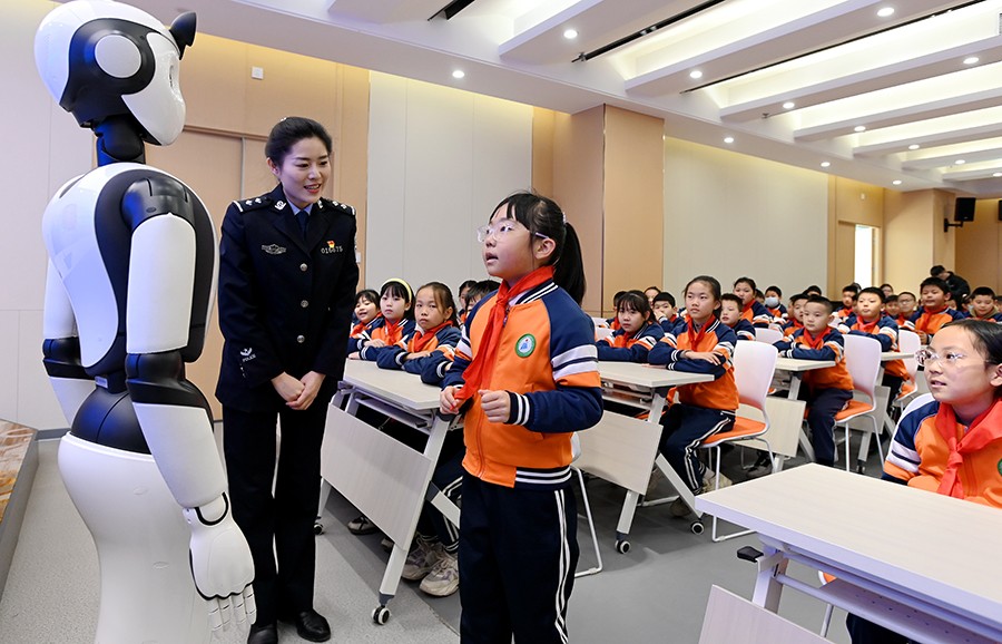 （QEＹ配图2）“AI警察”讲授开学第一(38877172)-20250226134746