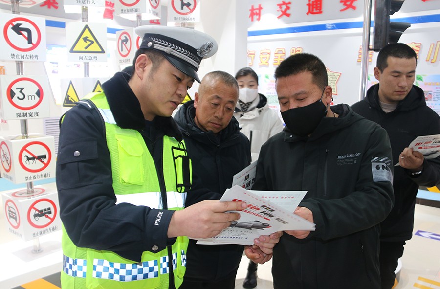 AWQEY图片新闻_零距离体验交通安全(38892774)-20250226175733
